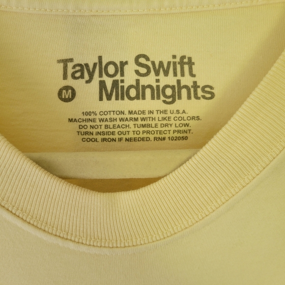 NEW Taylor Swift Midnights Album Cover T-shirt in Medium - Picture 4 of 4